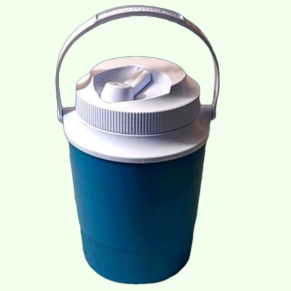 Rubbermaid thermos. Green. Approximately 10x6 inches.